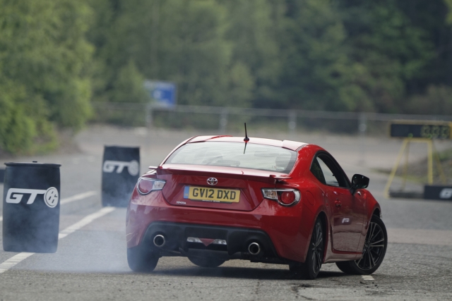  ¡Sienle verdadera adrenalina! 