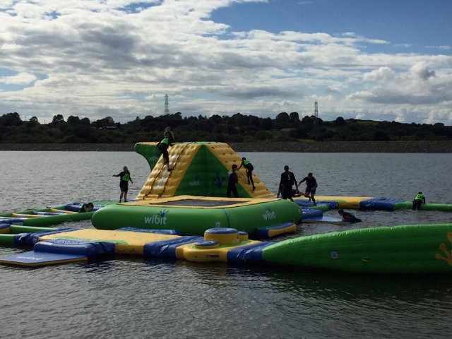  El parque inflable en Cable & Wake 
