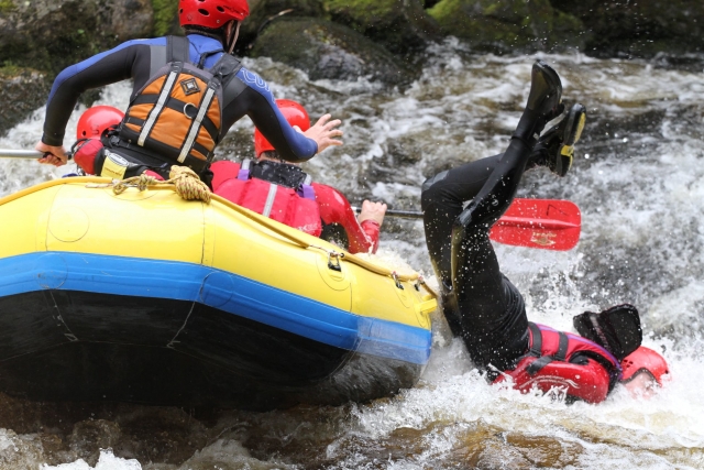 Acción de rafting en Gales
