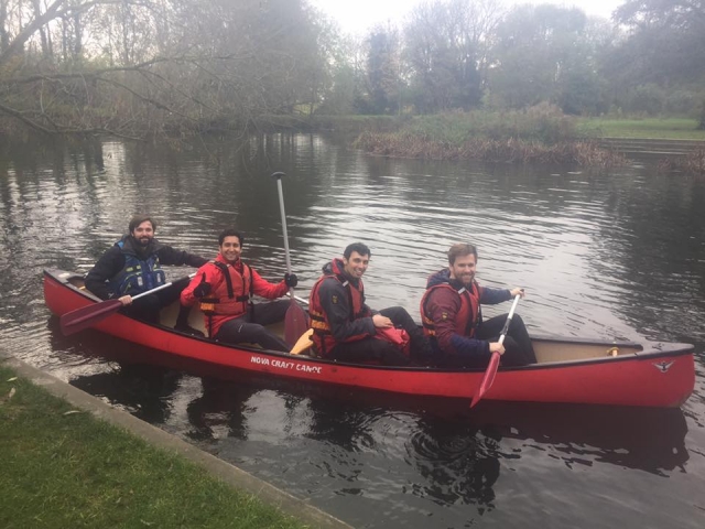 Pbaños en canoa por el Great Ouse 
