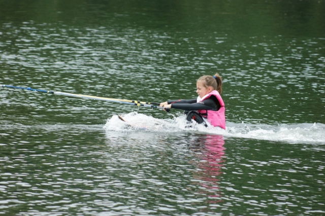  Esquí acuático para principiantes en Esquí acuático para niños en Lakeside Ski & Wake 
