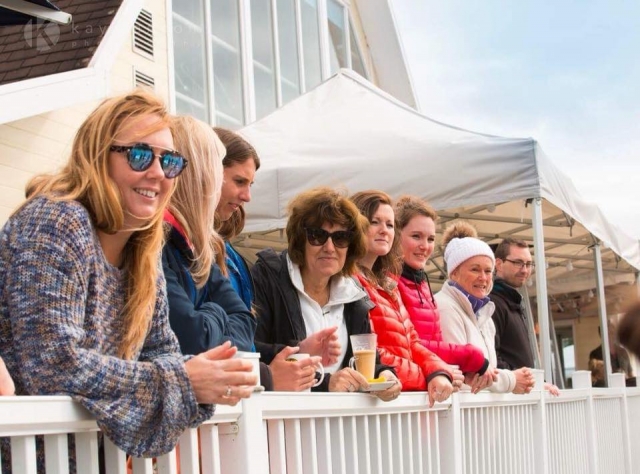  ¡Diviértele viendo a tus ses queridos en el lago! 