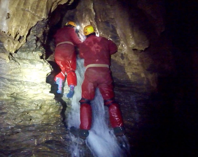  Con los engranajes y el equipo 