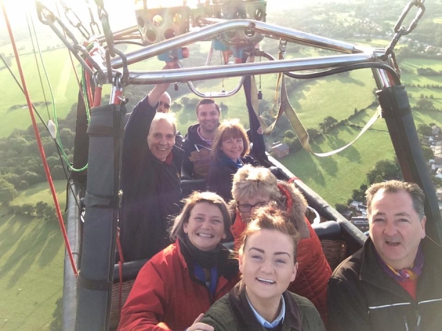  Venga con todos sus ses queridos a Pendle & Cumbria Balloons 