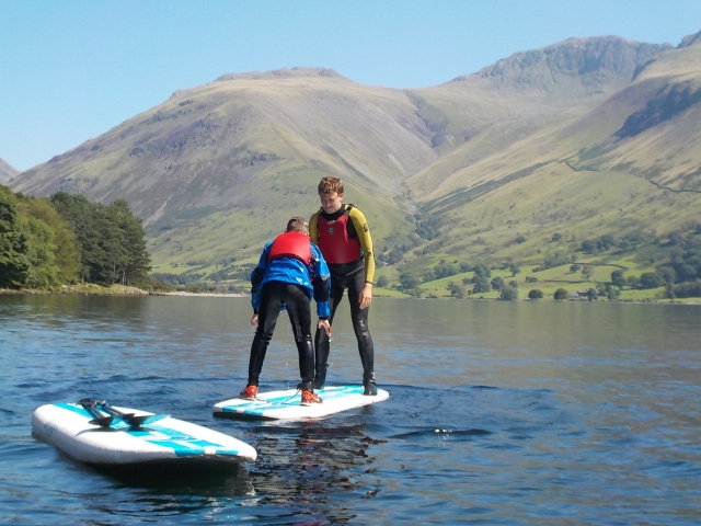  SUP con uno de los instructores de West Lakes Adventure 