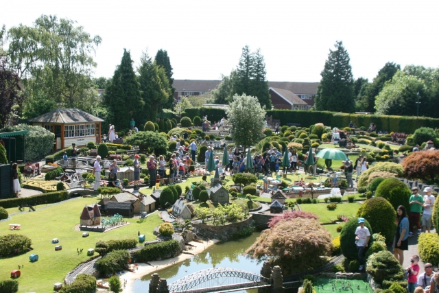  Día ocupado en Bekonscot Model Village & Railway