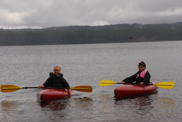  ¡Navega en kayak con amigos! 