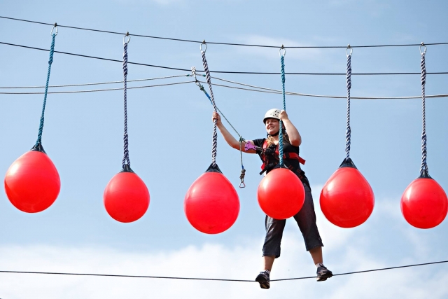  ¡Cuerdas altas en Hilltop Outdoor Center! 