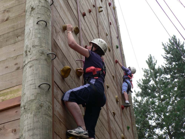  ¡Escalando en Hilltop Outdoor Center! 