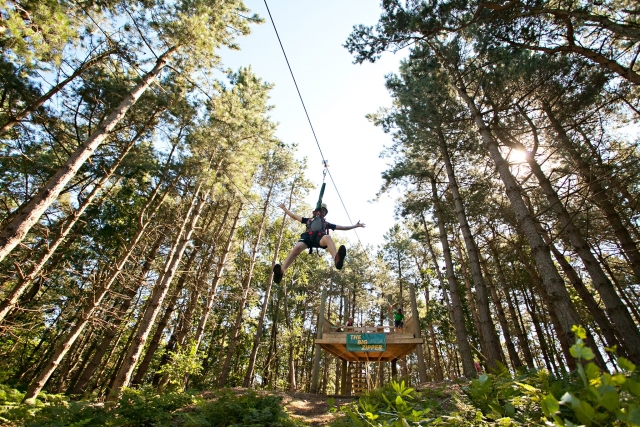  ¡Cuerdas altas en Hilltop Outdoor Center! 