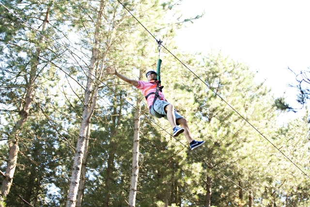  ¡Cuerdas altas en Hilltop Outdoor Center! 