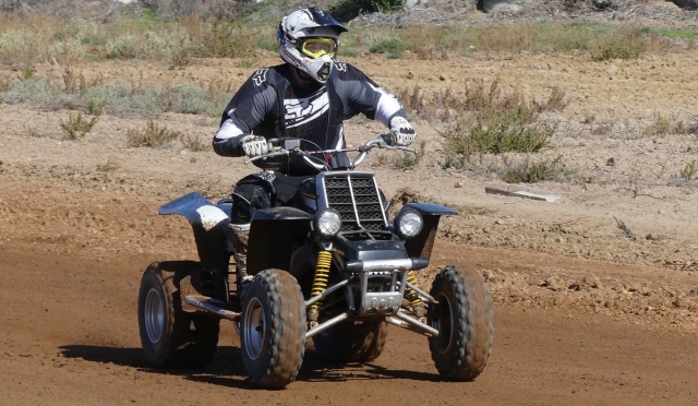  Equipo de cuatrimotos 