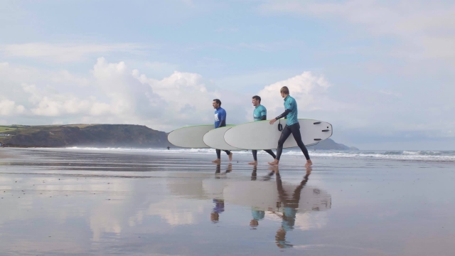  Surfeando con amigos