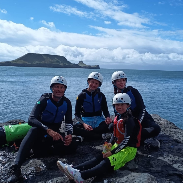  Coasteering en Gales 