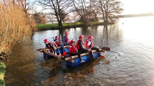  Disfrutando de deportes acuáticos en familia 