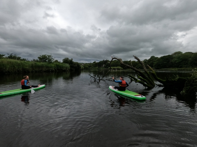  Rema con una sesión de SUP 