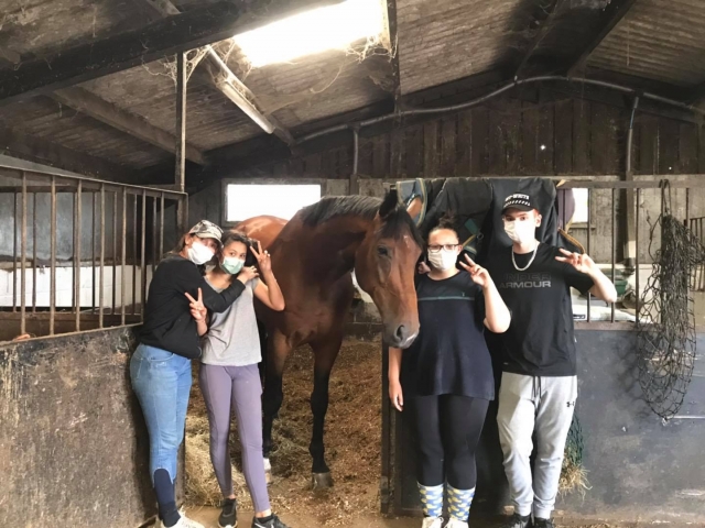  Sube a caballo con nosotros 