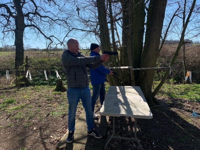  Sesiones de jalo con rifle de aire y pistola 