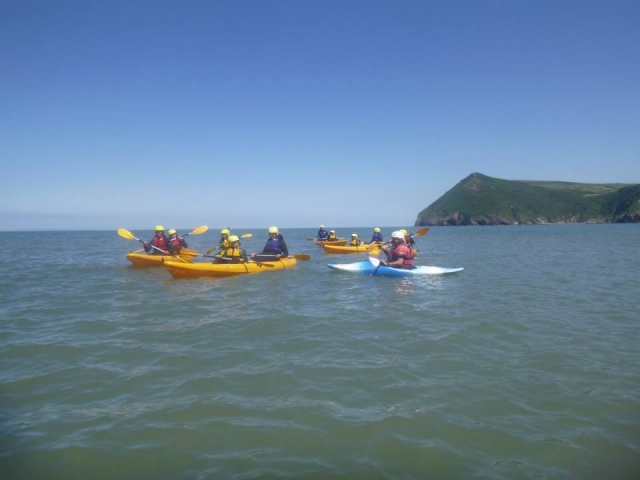  Disfrule de una sesión de kayak con sus ses queridos 