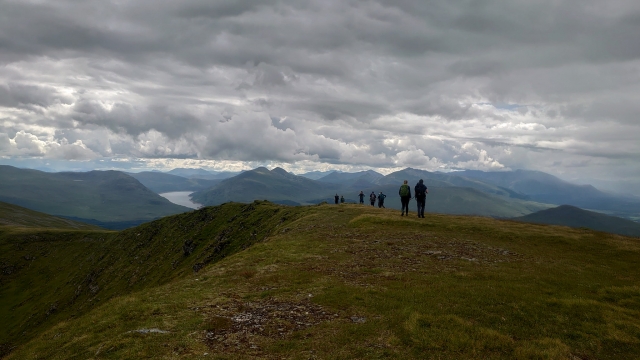  Genle haciendo camicrema por el valle de Escocia 