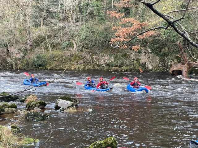  Explorando el río 