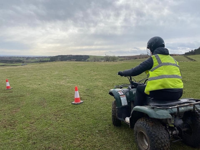  ¡Aprende a subir en cuatrimoto! 