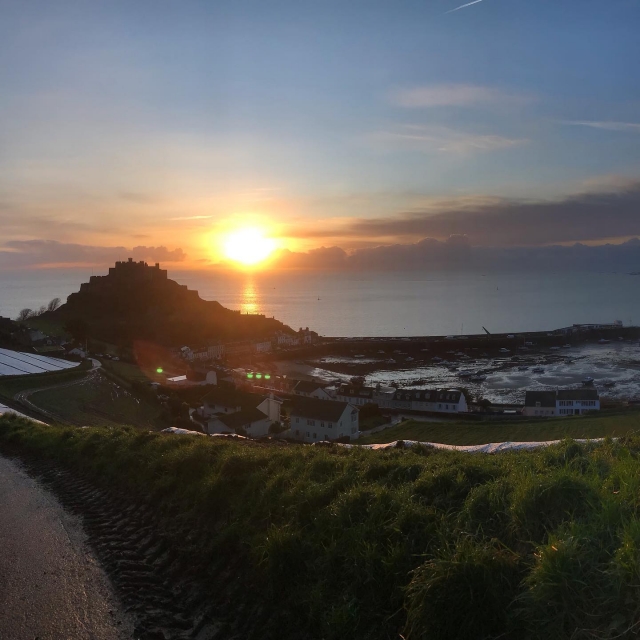 Suéter le está esperando 