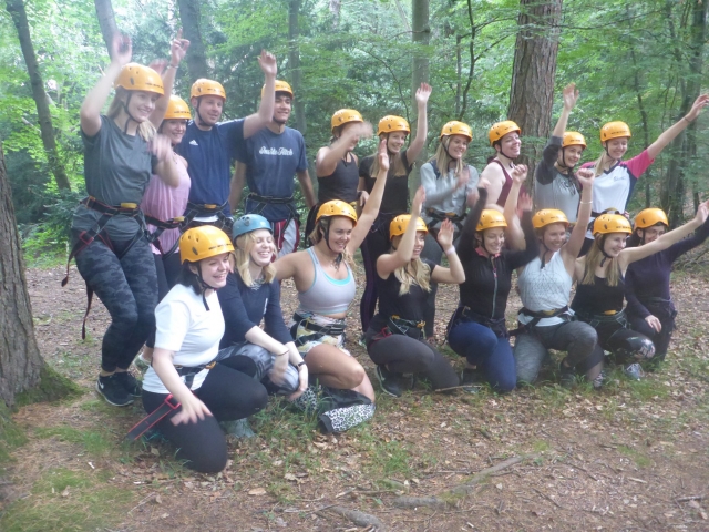  Participen juntos en actividades al aire libre