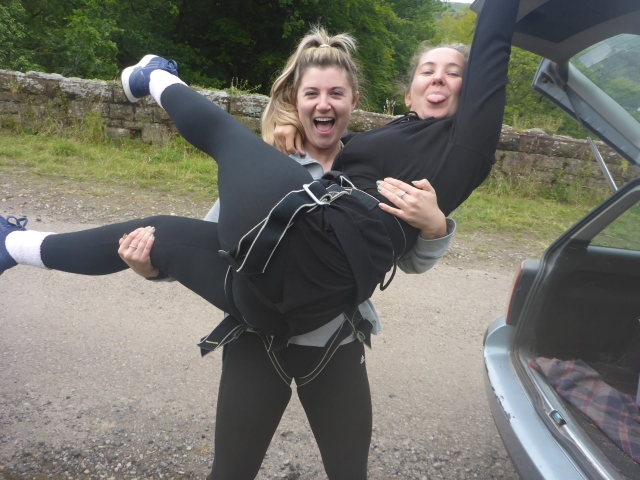 Emocionado por un curso de cuerdas altas 