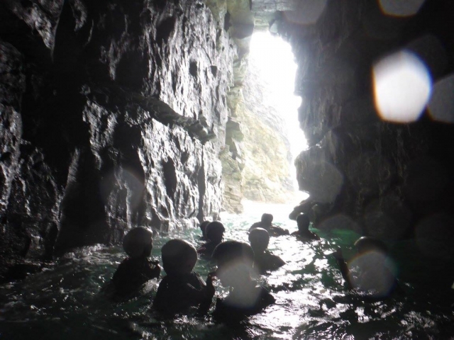  Descubriendo cueva también 