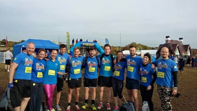  Algunos de los miembros del The UK Bungee Club 