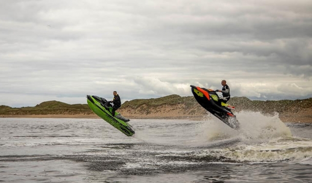  ¡Experimentando habilidades de jet ski! 