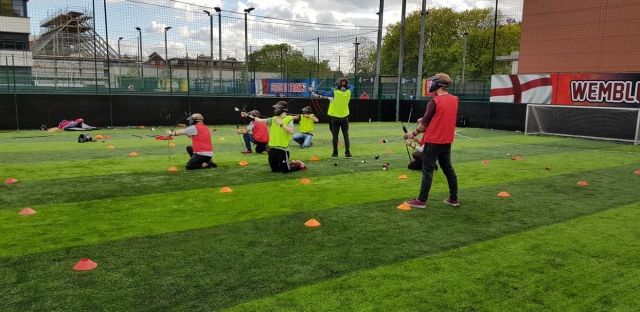  Doblando los arcos y flechas 