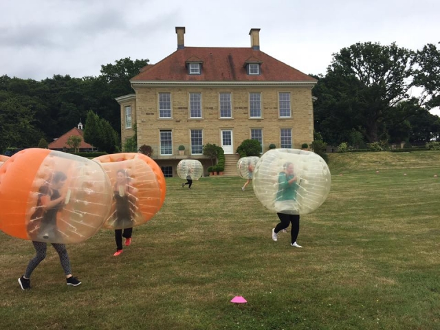  ¡El fútbol de burbujas es increíble para las despedidas de soltera! 
