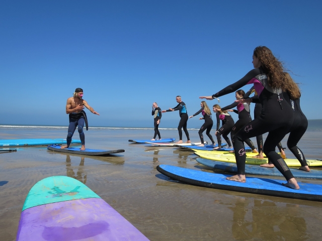  Venga y aprende a surfear con nosotros