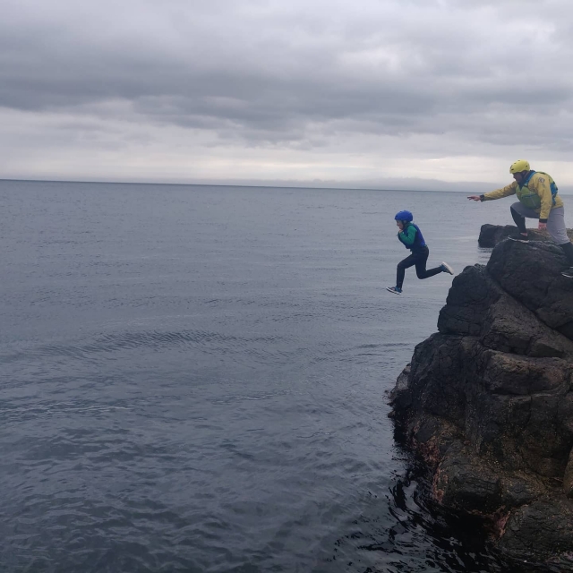  Coasteering en Newry