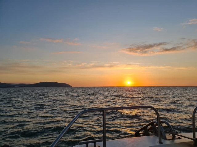  ¡Sea testigo de la maravillosa puesta de sol con nosotros! 