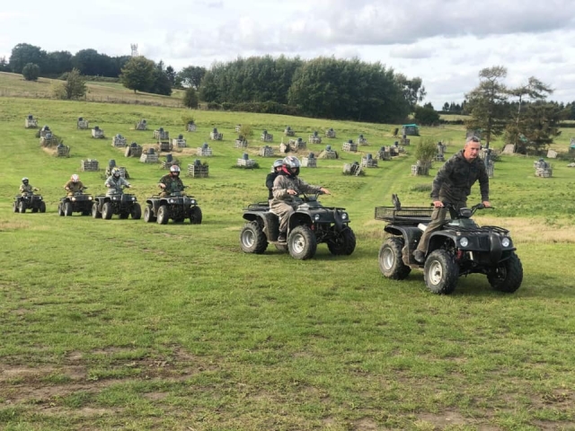  Disfruta de un paseo en Cuatrimoto con su grupo de amigos 