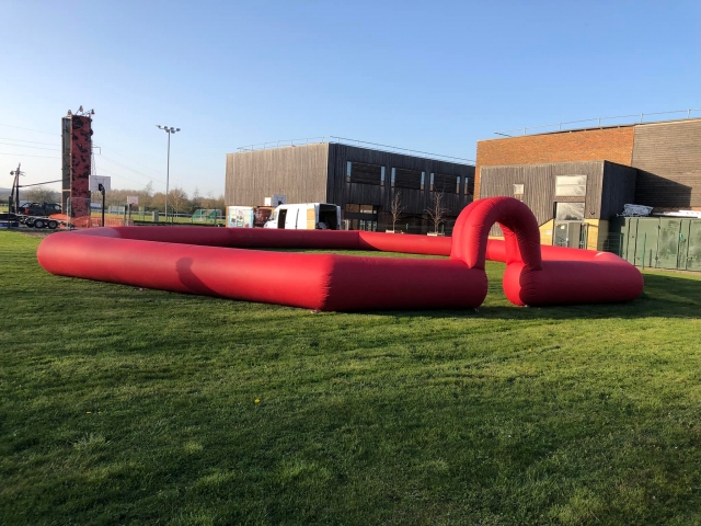  Tenemos divertidas aventuras zorbing