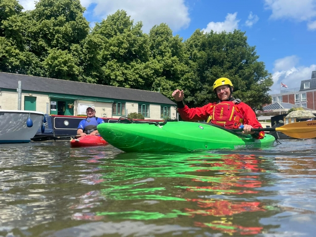  Disfruta de una divertida sesión de kayak 