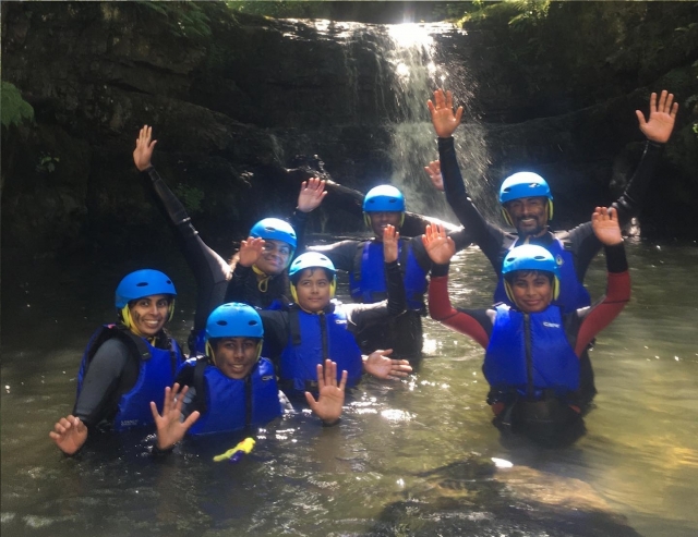  Disfrutando de una divertida aventura con tus amigos 