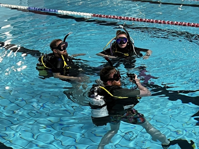  Diversión de buceo en alberca 