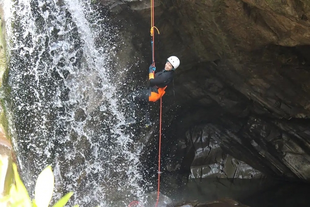  Atrévele a probar el barranquismo con nosotros