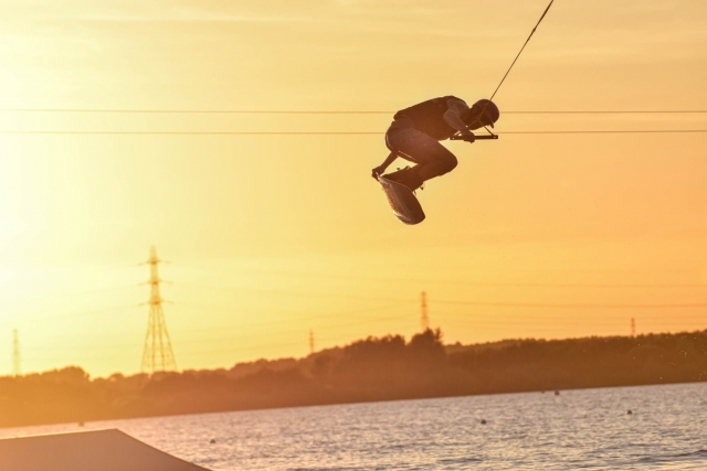  Venga a probar el wakeboard con nosotros 