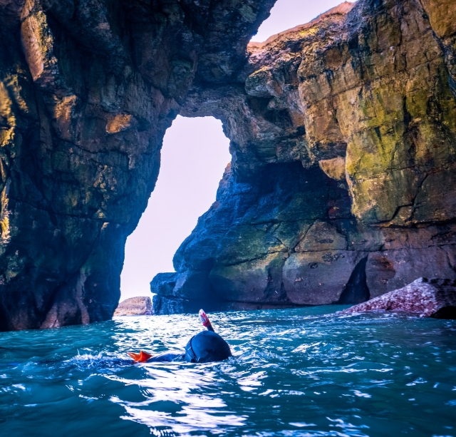  Explorando las cuevas