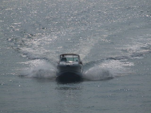  Aprende a manejar una lancha motora 