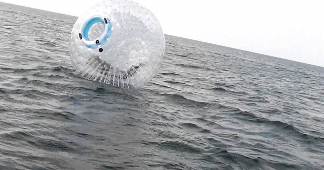  Zorbing en el agua es tan divertido 