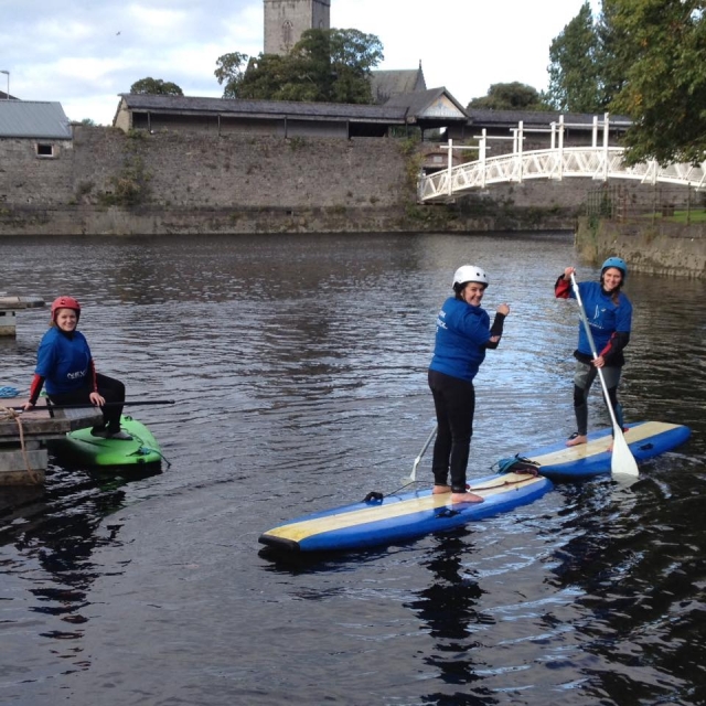  Invita a tus amigos a disfrutar del SUP con usted 