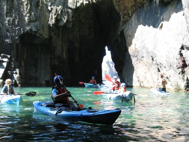  Explora cueva y calas 