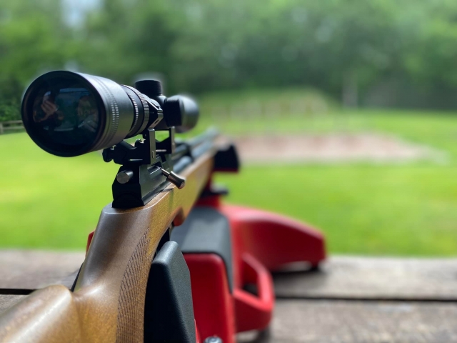  Mire hacia abajo en su alcance